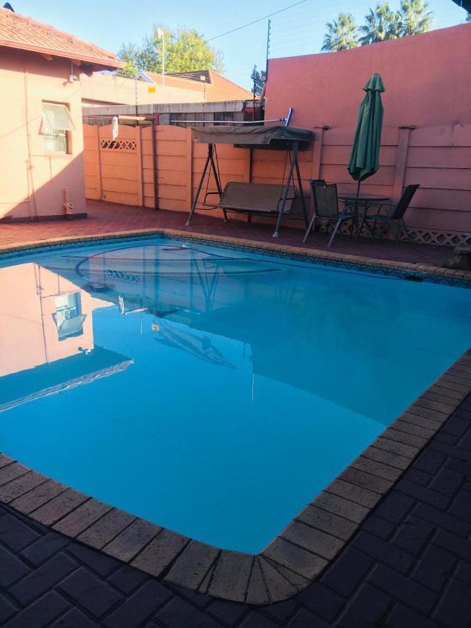 Forever Comfy Bed Bed & Breakfast Vanderbijlpark Exterior photo